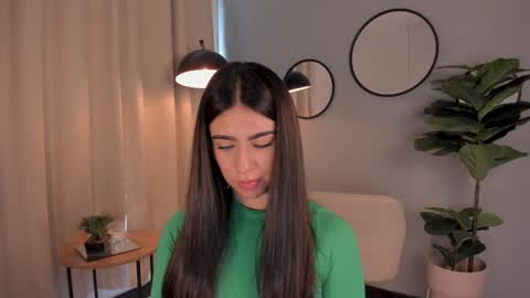 Snapshot of liapearce chatting on 3, 2, 2025 Lia online show from 3, 2, 2025