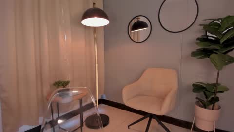 Snapshot of liapearce chatting on 12, 2, 2025 Lia online show from 12, 2, 2025