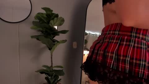 Snapshot of liapearce chatting on 4, 3, 2025 Lia online show from 4, 3, 2025