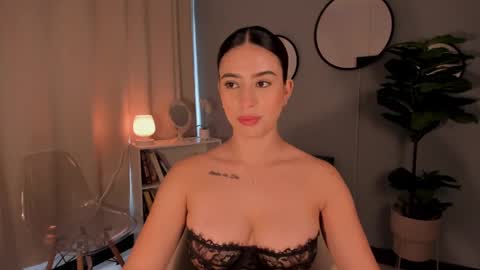 Snapshot of liapearce chatting on 8, 10, 2025 Lia online show from 8, 10, 2025