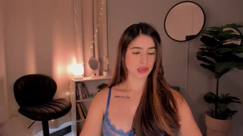 Snapshot of liapearce chatting on 15, 10, 2025 Lia online show from 15, 10, 2025