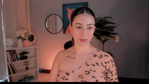 Snapshot of liapearce chatting on 29, 11, 2025 Lia online show from 29, 11, 2025