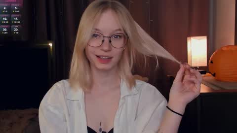 Snapshot of lidiaklemencic chatting on 21, 10, 2025 Ann online show from 21, 10, 2025