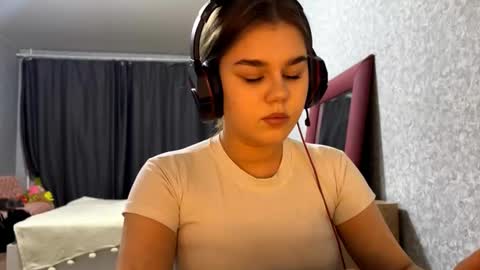 Anna online show from 4, 12, 2025