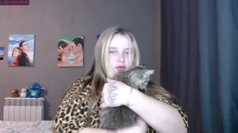 light_lunaa online show from 12, 9, 2025