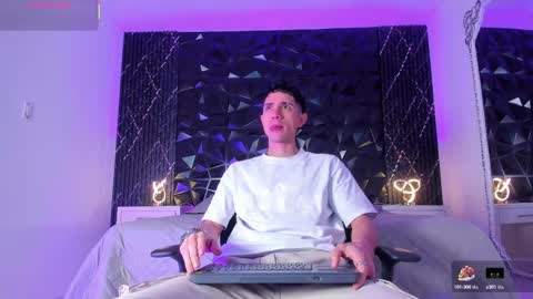 Snapshot of liiamhudson_ chatting on 9, 3, 2025 L I I A M online show from 9, 3, 2025