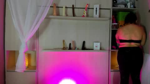 Snapshot of liiavega chatting on 6, 10, 2025 online show from 6, 10, 2025