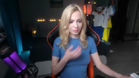 Snapshot of like_pie chatting on 24, 6, 2026 Ilona 3 OF online show from 24, 6, 2026