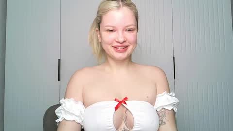 Snapshot of like_sun chatting on 28, 5, 2026 Call me Anna online show from 28, 5, 2026