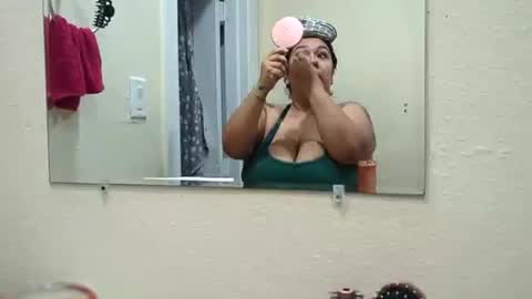 Snapshot of likeadrugg chatting on 1, 2, 2025 DRUG online show from 1, 2, 2025