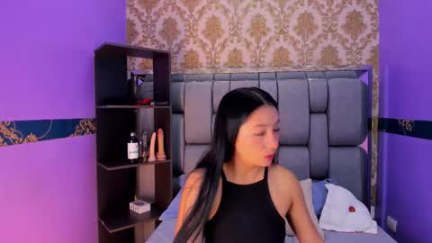 Snapshot of lila_pinky chatting on 25, 11, 2025 L I L A online show from 25, 11, 2025