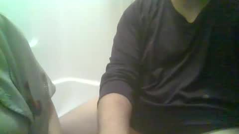 Snapshot of lilbratty_clouds_ogpuffdragon chatting on 12, 1, 2025 lilbratty_clouds_ogpuffdragon online show from 12, 1, 2025