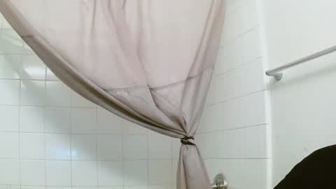 Snapshot of lilbratty_clouds_ogpuffdragon chatting on 27, 11, 2025 lilbratty_clouds_ogpuffdragon online show from 27, 11, 2025