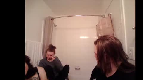 Snapshot of lilbratty_clouds_ogpuffdragon chatting on 4, 2, 2026 lilbratty_clouds_ogpuffdragon online show from 4, 2, 2026