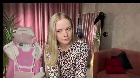 Snapshot of lili_01 chatting on 25, 4, 2026 Lili online show from 25, 4, 2026