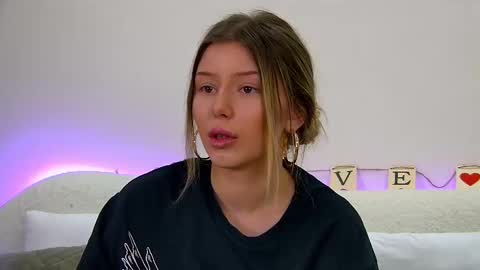 Mia online show from 17, 2, 2025