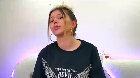 Mia online show from 17, 2, 2025