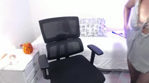 Snapshot of lilian_pradaa chatting on 21, 10, 2025 lilian online show from 21, 10, 2025