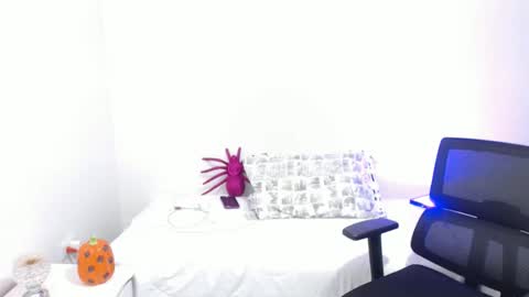 Snapshot of lilian_pradaa chatting on 22, 10, 2025 lilian online show from 22, 10, 2025