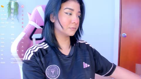 holis soy lily chang no olvides el pulgar arriba es muy importante para mi 3 independent model online show from 16, 12, 2024