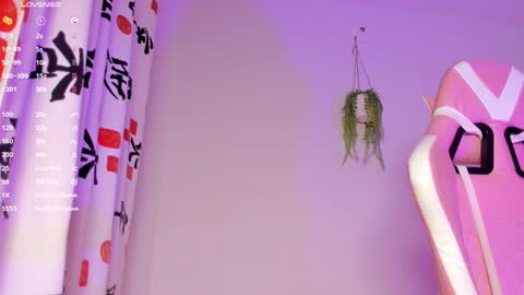 holis soy lily chang no olvides el pulgar arriba es muy importante para mi 3 independent model online show from 16, 12, 2024