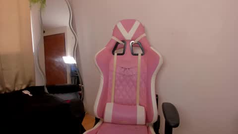 holis soy lily chang no olvides el pulgar arriba es muy importante para mi 3 independent model online show from 28, 2, 2025