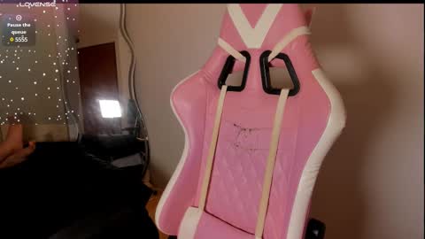 holis soy lily chang no olvides el pulgar arriba es muy importante para mi 3 independent model online show from 6, 3, 2025