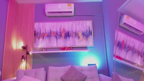 Snapshot of lilian_vergara chatting on 18, 4, 2026 holis soy lily chang no olvides el pulgar arriba es muy importante para mi 3 independent model online show from 18, 4, 2026
