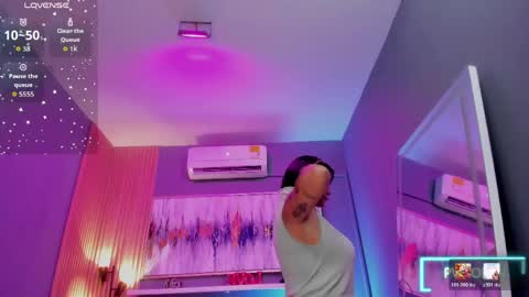 Snapshot of lilian_vergara chatting on 21, 4, 2026 holis soy lily chang no olvides el pulgar arriba es muy importante para mi 3 independent model online show from 21, 4, 2026
