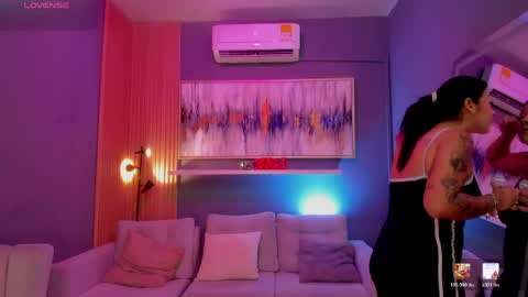 Snapshot of lilian_vergara chatting on 29, 4, 2026 holis soy lily chang no olvides el pulgar arriba es muy importante para mi 3 independent model online show from 29, 4, 2026