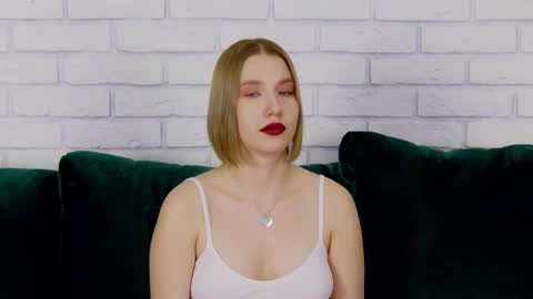 LiliLinn online show from 10, 2, 2025