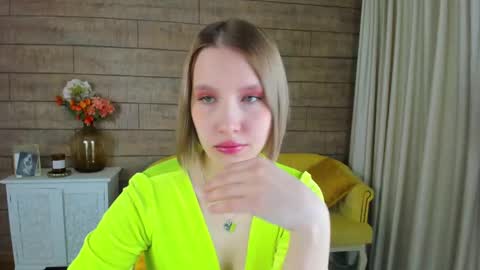 LiliLinn online show from 12, 2, 2025