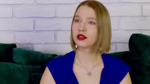 LiliLinn online show from 15, 2, 2025