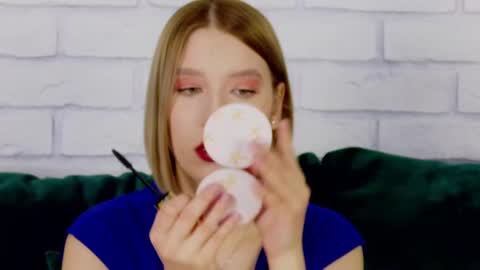 LiliLinn online show from 24, 2, 2025