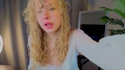 Snapshot of lililok101 chatting on 27, 10, 2025 lililok101 online show from 27, 10, 2025