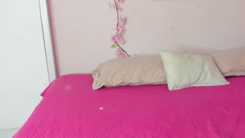 Snapshot of lilirousee chatting on 19, 4, 2026 lilirousee online show from 19, 4, 2026