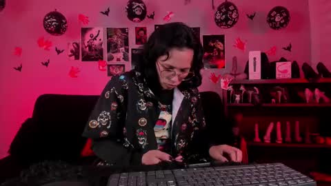 Snapshot of lilith_deveraux_ chatting on 24, 11, 2025 MISTRESS LILITH online show from 24, 11, 2025