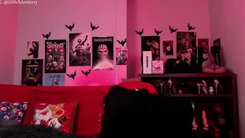 Snapshot of lilith_deveraux_ chatting on 15, 12, 2025 MISTRESS LILITH online show from 15, 12, 2025