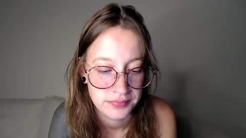 Snapshot of liljbby chatting on 8, 10, 2025 Jay please help me reach 50 thumbs up online show from 8, 10, 2025