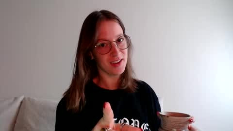 Snapshot of liljbby chatting on 12, 10, 2025 Jay please help me reach 50 thumbs up online show from 12, 10, 2025