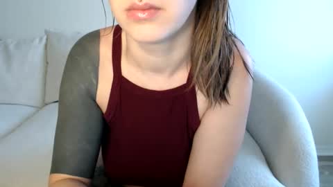 Snapshot of liljbby chatting on 21, 10, 2025 Jay please help me reach 50 thumbs up online show from 21, 10, 2025