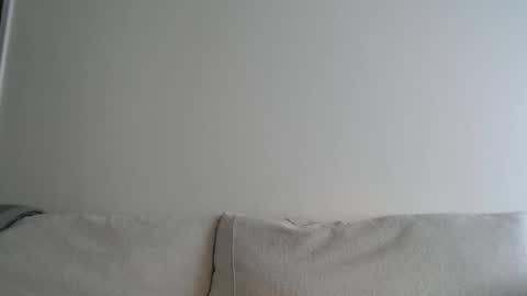 Snapshot of liljbby chatting on 27, 10, 2025 Jay please help me reach 50 thumbs up online show from 27, 10, 2025