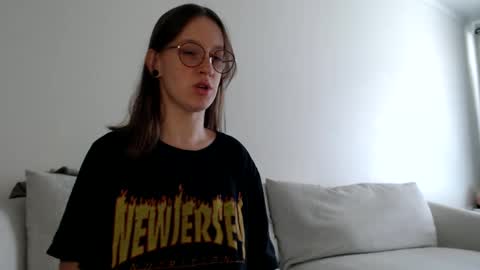 Snapshot of liljbby chatting on 9, 11, 2025 Jay please help me reach 50 thumbs up online show from 9, 11, 2025