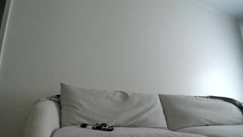 Snapshot of liljbby chatting on 16, 11, 2025 Jay please help me reach 50 thumbs up online show from 16, 11, 2025