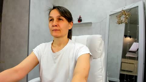 lillian_white1 online show from 9, 1, 2025