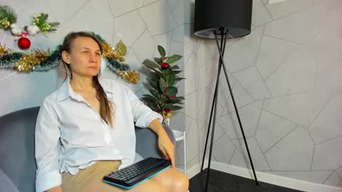 lillian_white1 online show from 13, 1, 2025