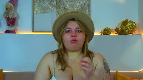 Snapshot of lillianhaig chatting on 15, 12, 2025 LillianHaig online show from 15, 12, 2025