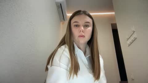 Snapshot of lillianx9zbld chatting on 11, 10, 2025 Lily online show from 11, 10, 2025