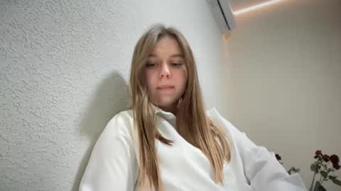 Snapshot of lillianx9zbld chatting on 12, 10, 2025 Lily online show from 12, 10, 2025