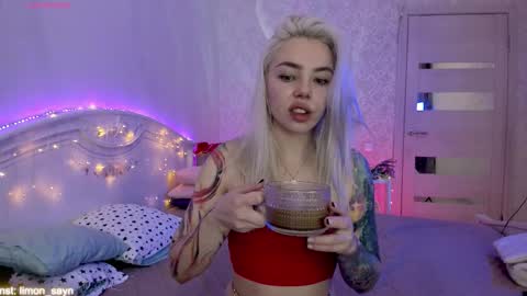 LilliMoore online show from 27, 9, 2025